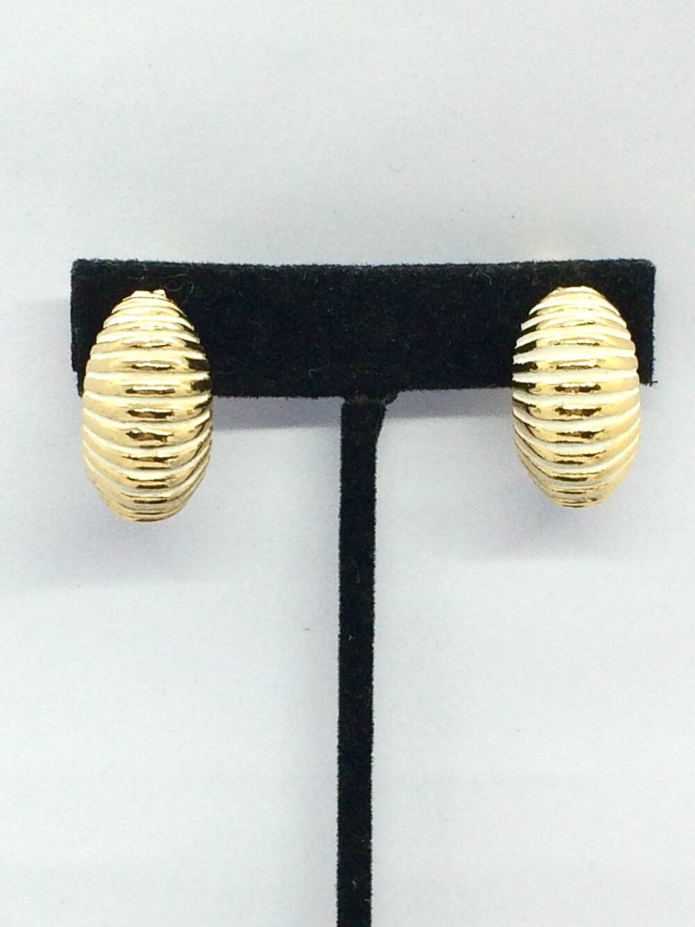 VINTAGE SHRIMP EARRINGS White Enamel Gold Tone Ribbed Half Hoop Clip On